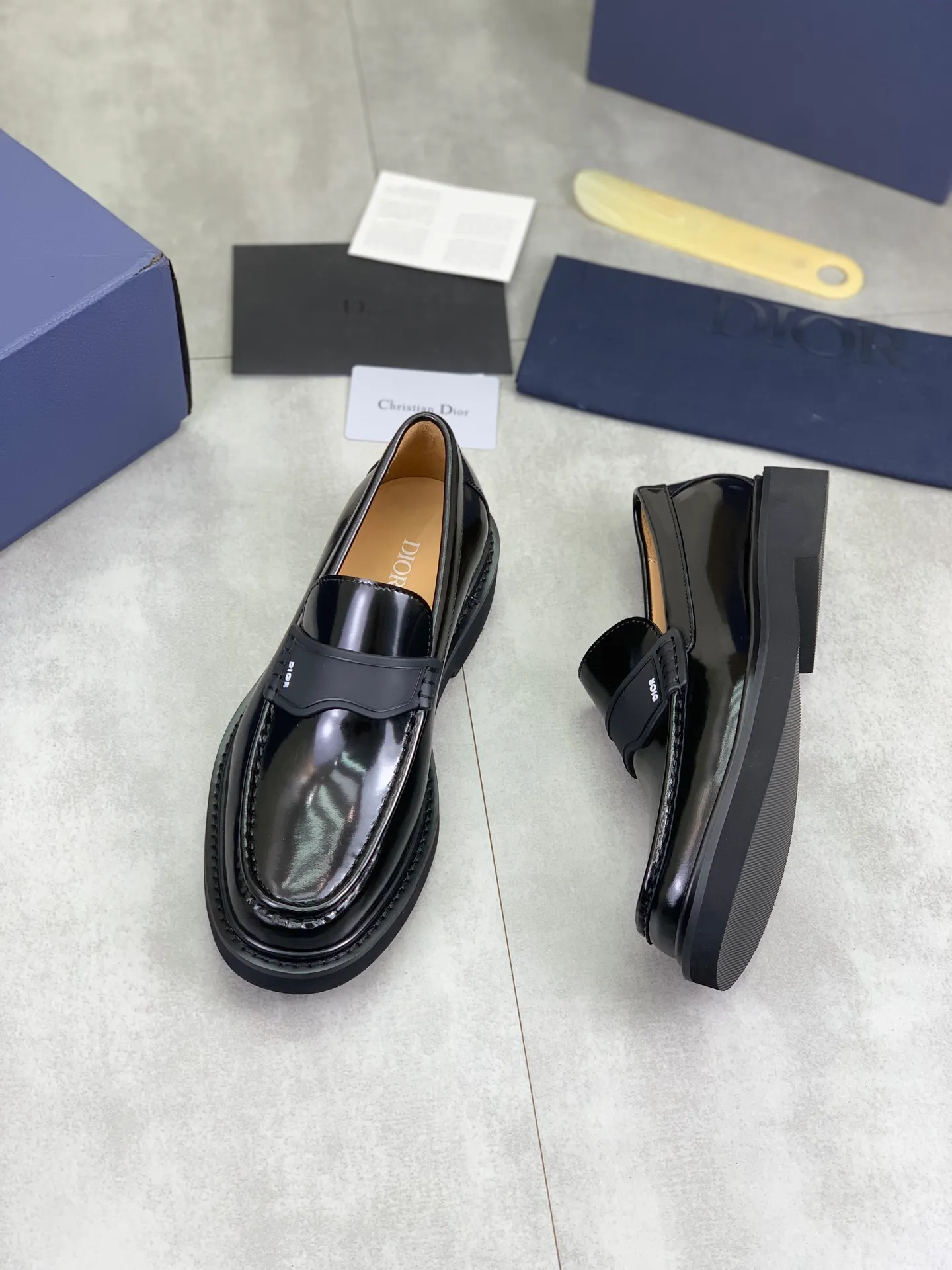 Factory price P800 💰Original quality, top version🔱 DIOR——Dior Men's business casual leather shoes, top quality products. 1:1 shipment ⬆️Luxurious and noble👞All imported original brand fabrics, just to create a more comfortable wearing experience, upper: original selected open edge beaded calfskin ➕Top imported water-dyed full cow lining, original light and comfortable foam outsole ✔️Number: 39-44 (38.45 can be customized)
